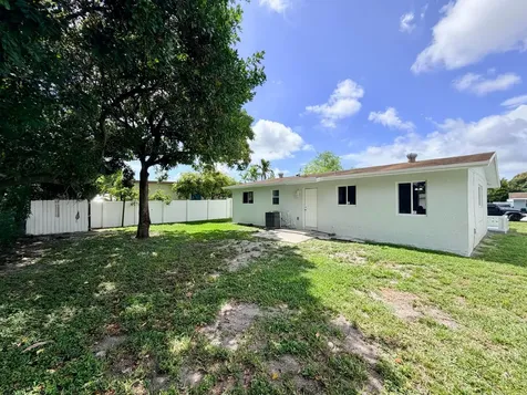 2811 NW 8th Street Pompano Beach FL 33069
