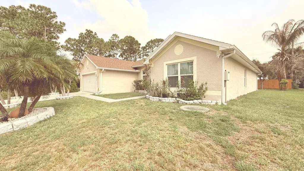 1613 SW Whipple Avenue Port St Lucie FL 34953