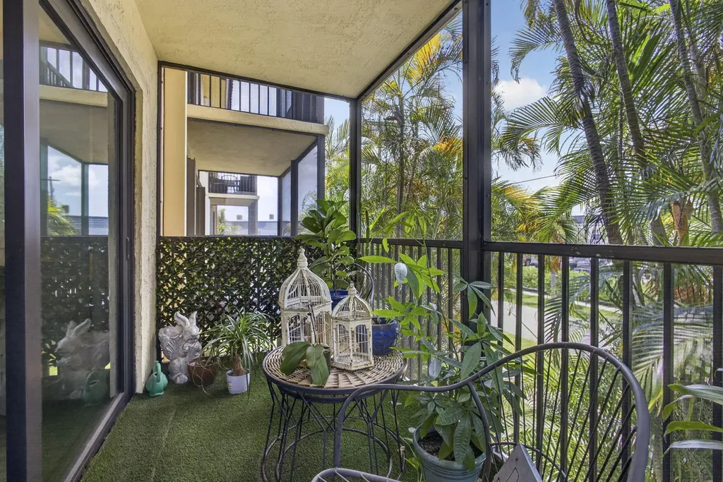 327 Southwind Drive North Palm Beach FL 33408