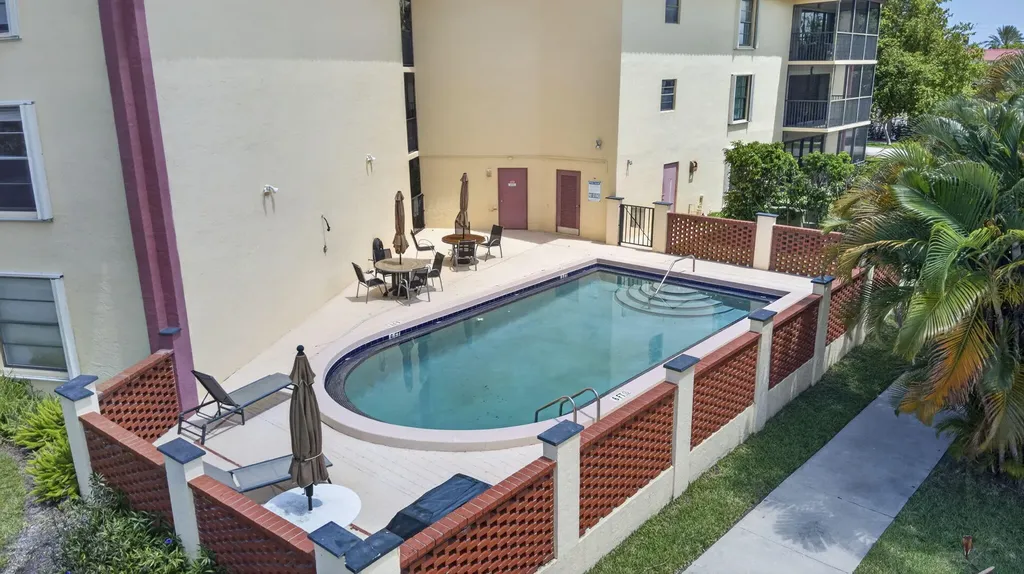 327 Southwind Drive North Palm Beach FL 33408