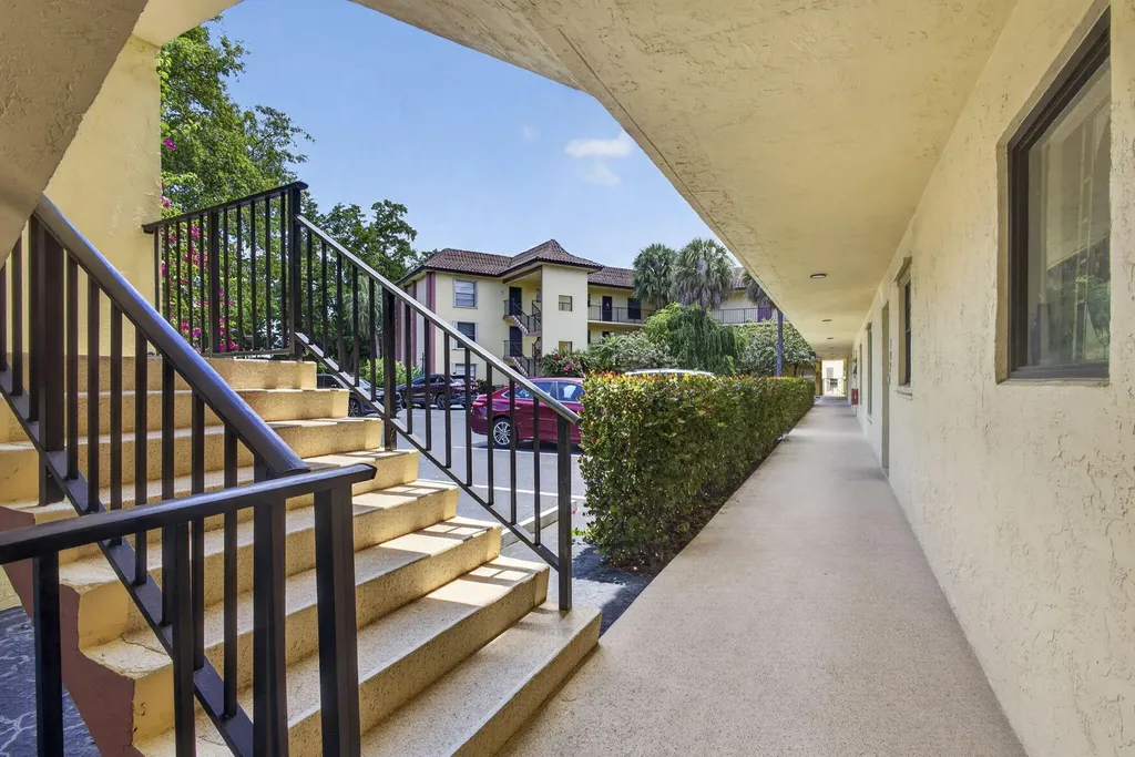 327 Southwind Drive North Palm Beach FL 33408