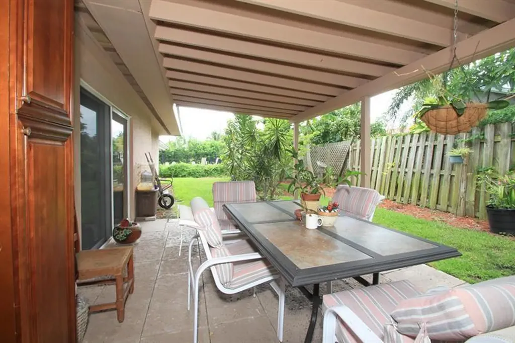 98 Seminole Lane Boca Raton FL 33487