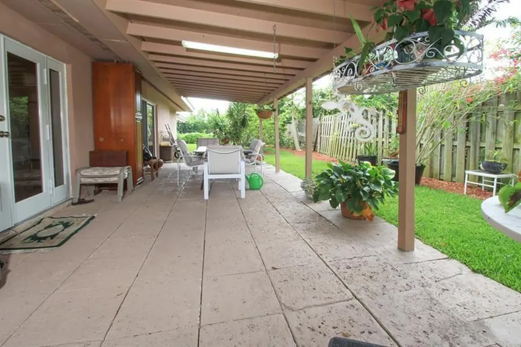 98 Seminole Lane Boca Raton FL 33487