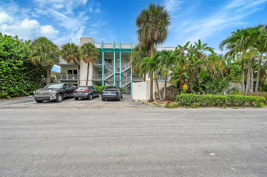 2715 NE 49th Street Fort Lauderdale FL 33308