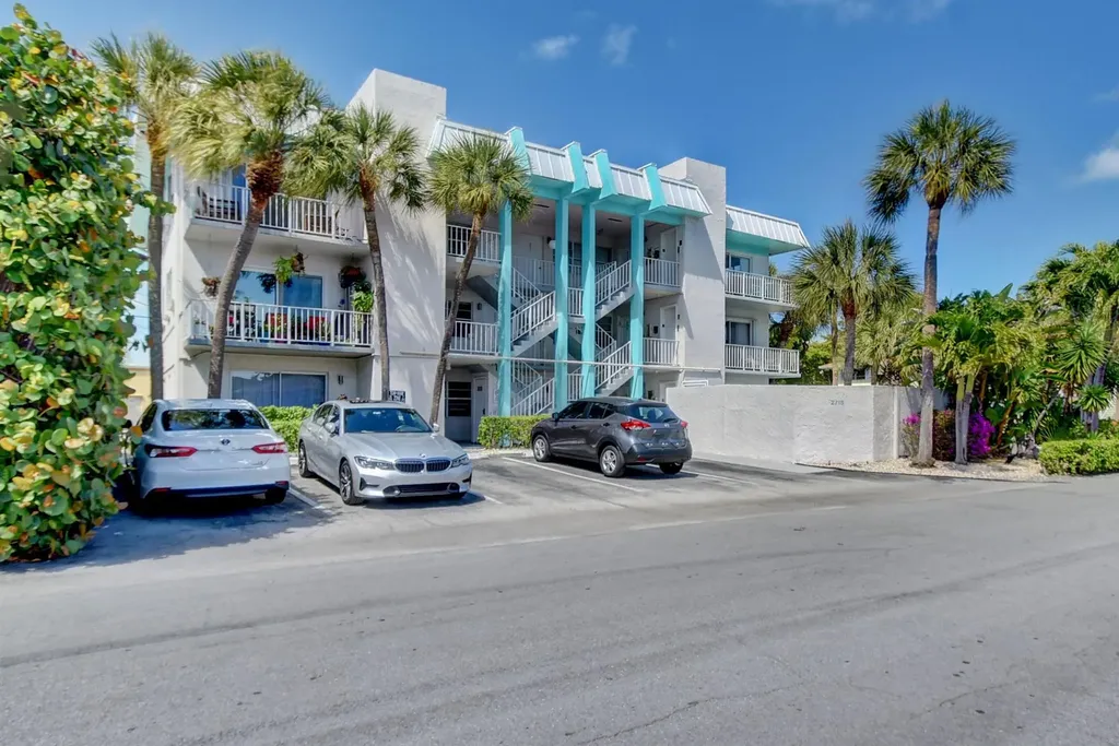 2715 NE 49th Street Fort Lauderdale FL 33308