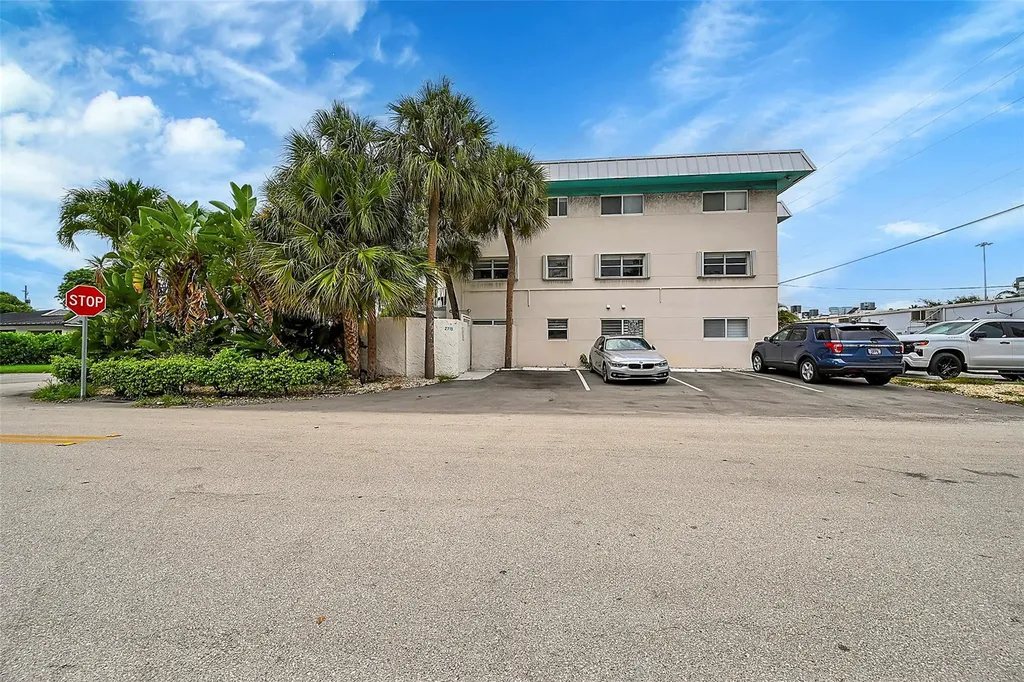 2715 NE 49th Street Fort Lauderdale FL 33308