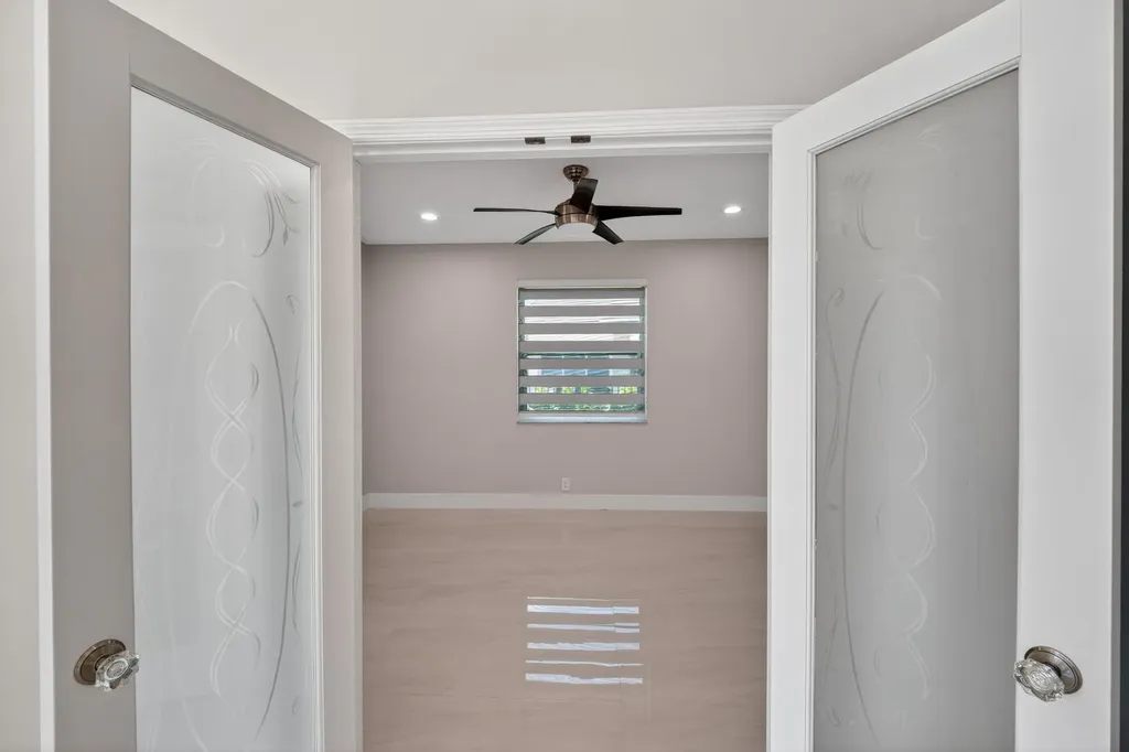 3043 Lakewood Drive Weston FL 33332