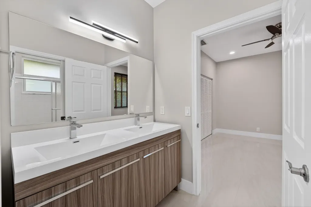3043 Lakewood Drive Weston FL 33332