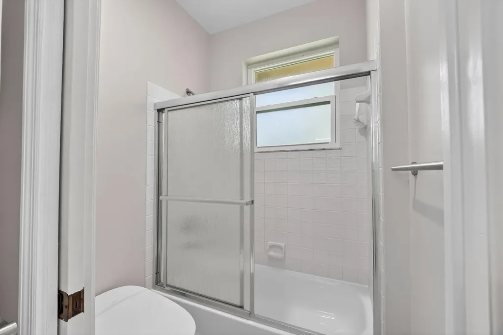 3043 Lakewood Drive Weston FL 33332