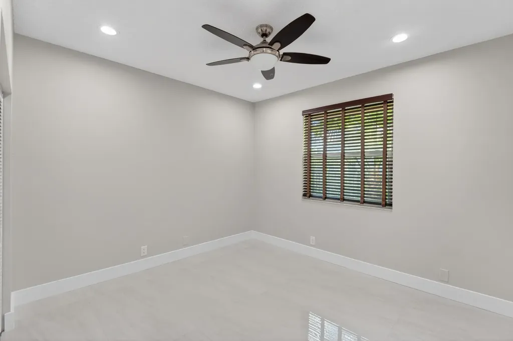 3043 Lakewood Drive Weston FL 33332