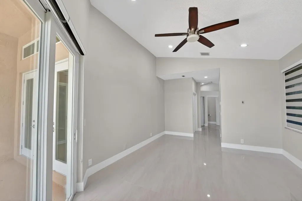 3043 Lakewood Drive Weston FL 33332