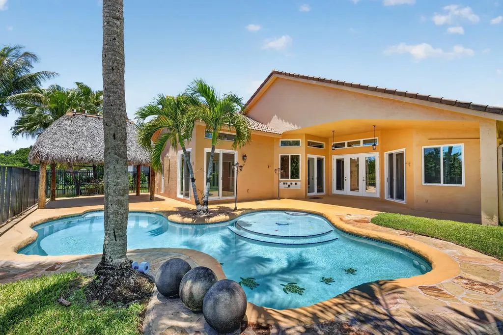 3043 Lakewood Drive Weston FL 33332