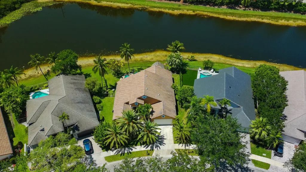 3043 Lakewood Drive Weston FL 33332