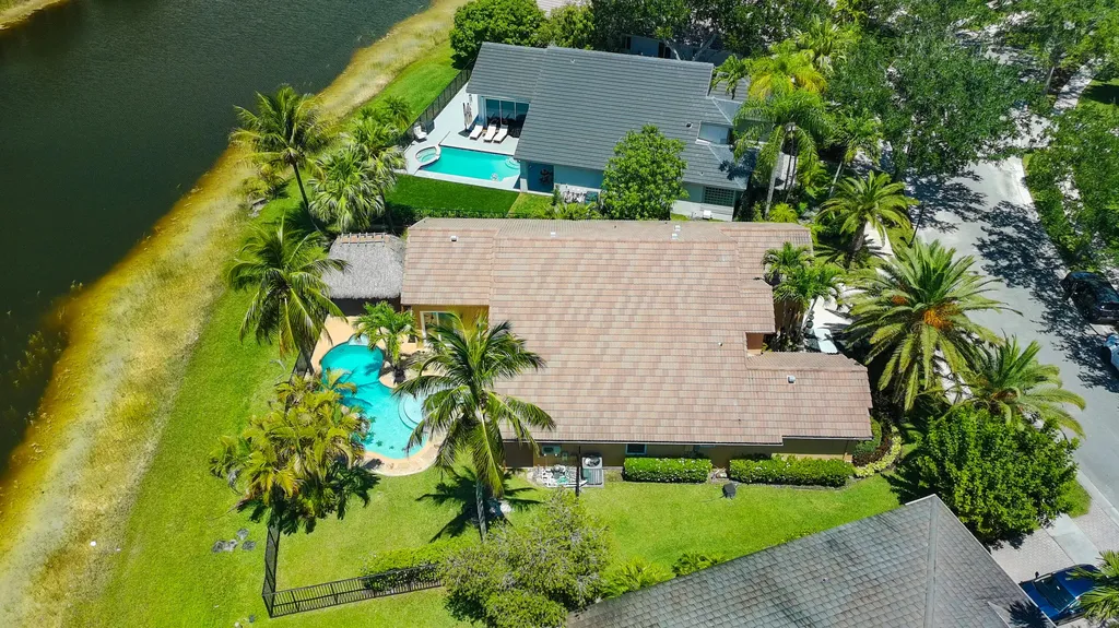 3043 Lakewood Drive Weston FL 33332