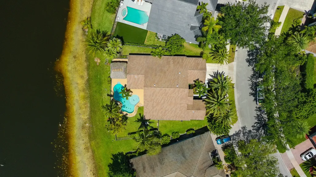 3043 Lakewood Drive Weston FL 33332
