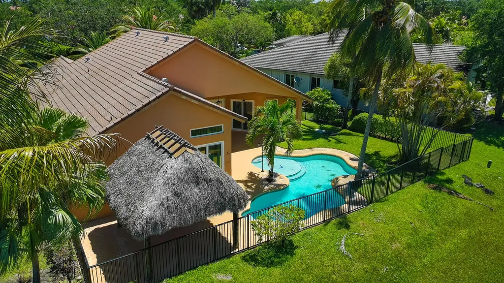 3043 Lakewood Drive Weston FL 33332