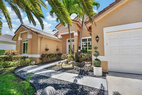 3043 Lakewood Drive Weston FL 33332
