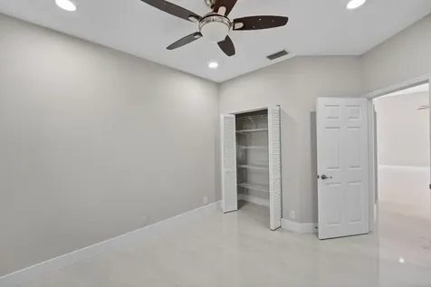 3043 Lakewood Drive Weston FL 33332