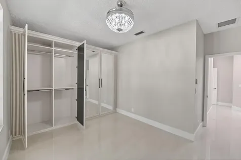 3043 Lakewood Drive Weston FL 33332