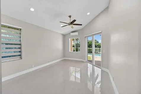 3043 Lakewood Drive Weston FL 33332