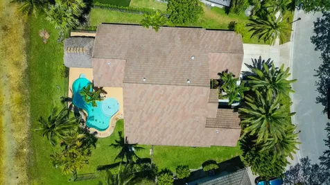 3043 Lakewood Drive Weston FL 33332