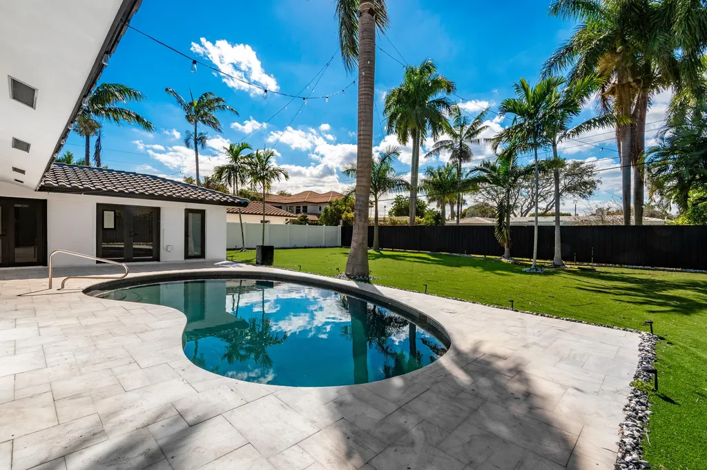 4721 Bayview Drive Fort Lauderdale FL 33308