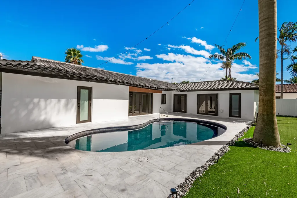 4721 Bayview Drive Fort Lauderdale FL 33308
