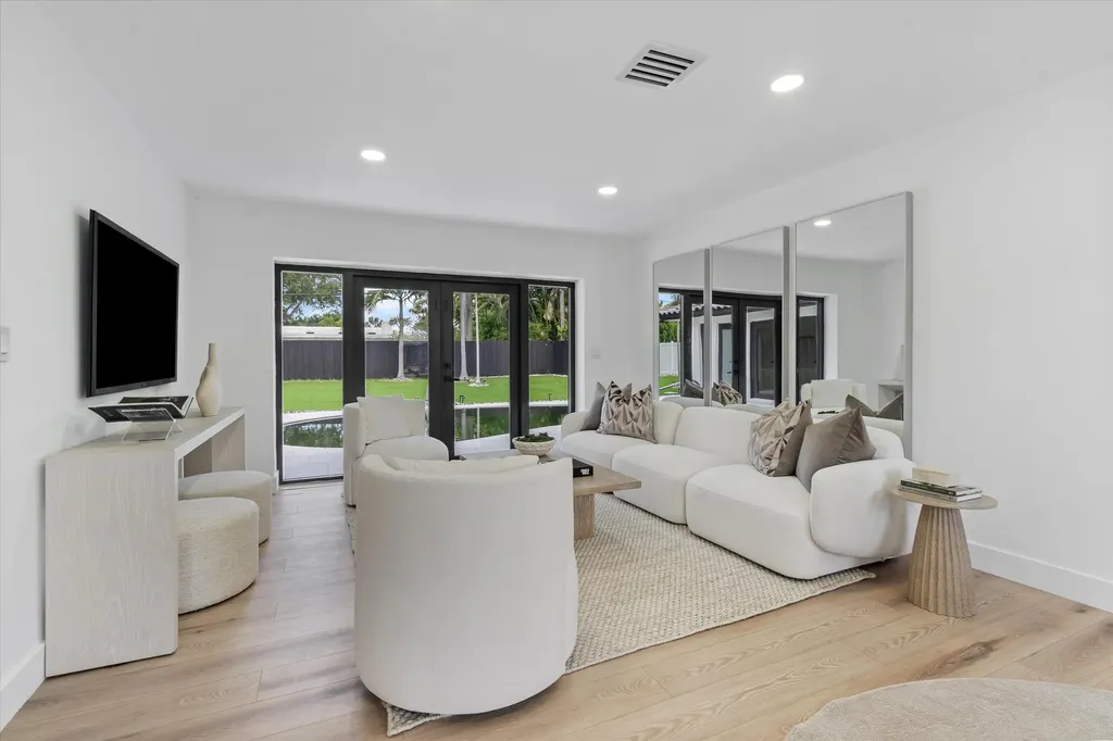 4721 Bayview Drive Fort Lauderdale FL 33308