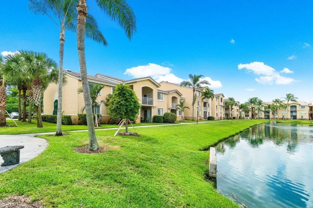 2620 S University Drive Davie FL 33328