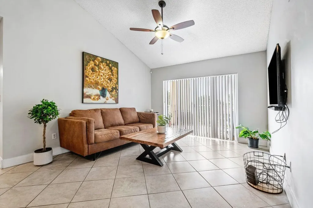 2620 S University Drive Davie FL 33328