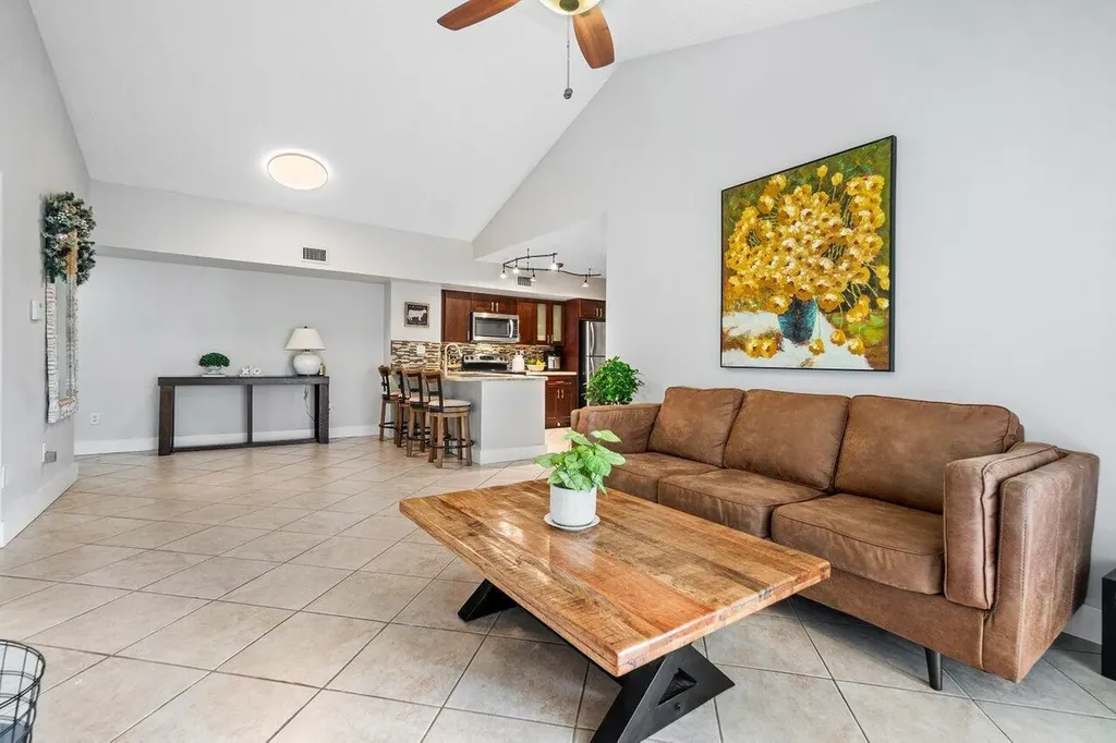 2620 S University Drive Davie FL 33328