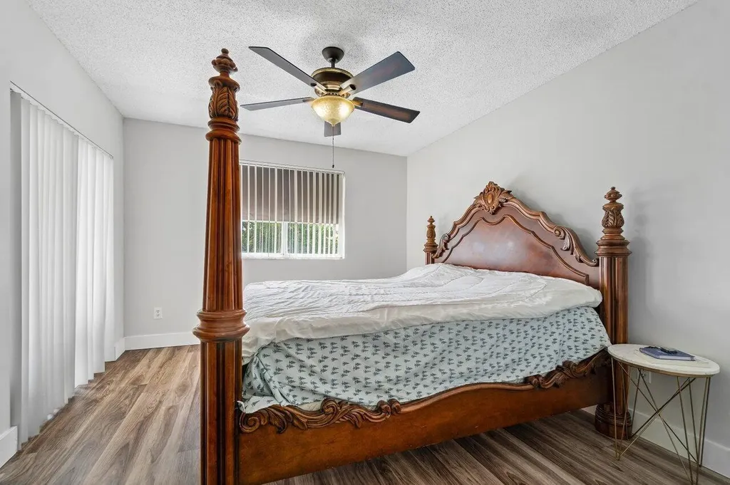 2620 S University Drive Davie FL 33328