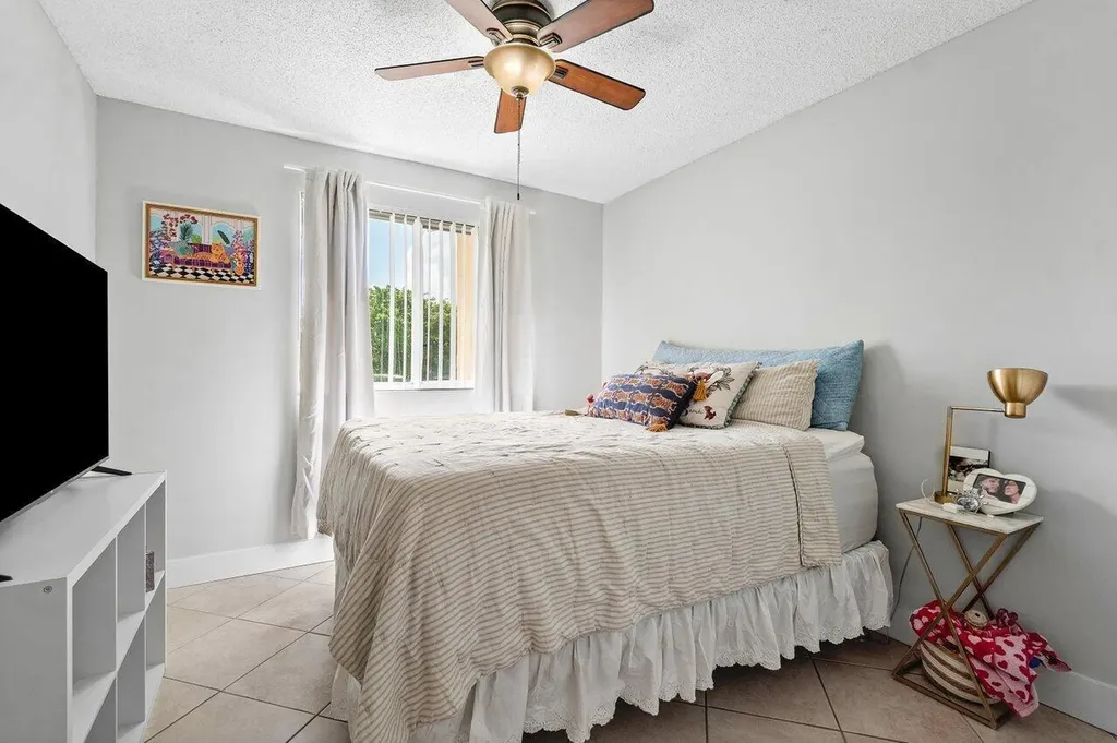 2620 S University Drive Davie FL 33328