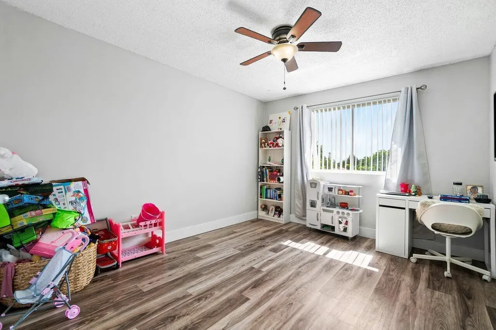 2620 S University Drive Davie FL 33328