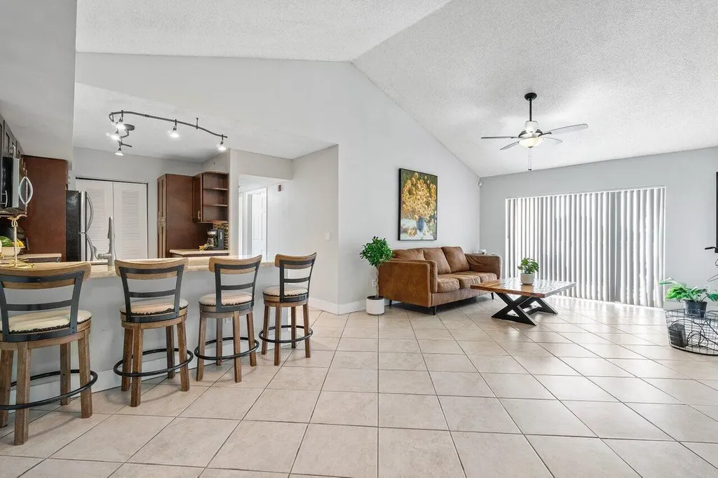 2620 S University Drive Davie FL 33328