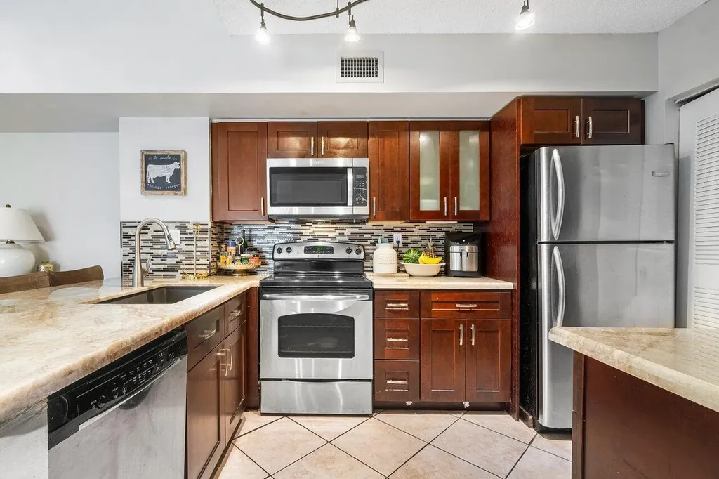 2620 S University Drive Davie FL 33328