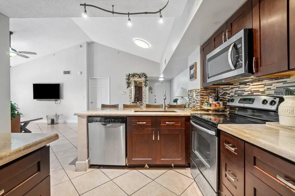 2620 S University Drive Davie FL 33328