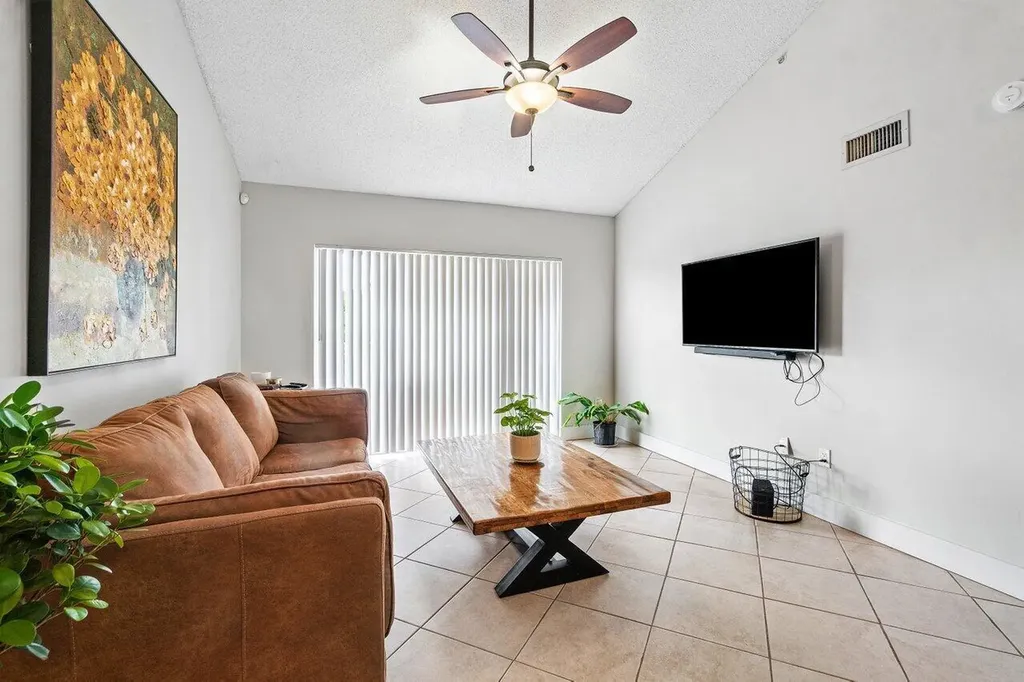 2620 S University Drive Davie FL 33328