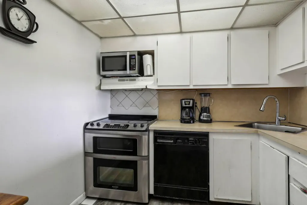 1470 NE 123rd Street North Miami FL 33161