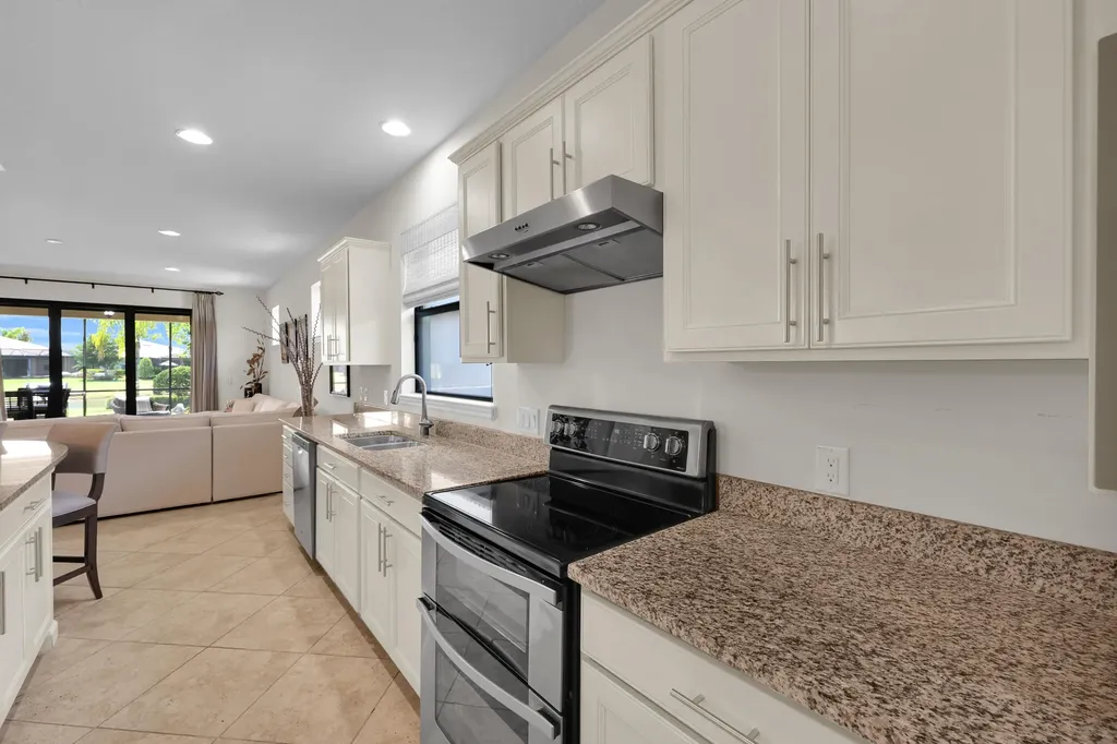 5040 Pendelton Square Vero Beach FL 32967