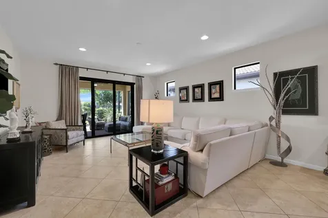 5040 Pendelton Square Vero Beach FL 32967