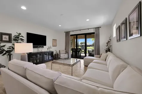 5040 Pendelton Square Vero Beach FL 32967