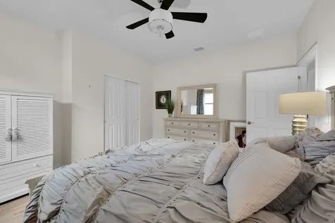 5040 Pendelton Square Vero Beach FL 32967