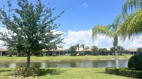 5040 Pendelton Square Vero Beach FL 32967