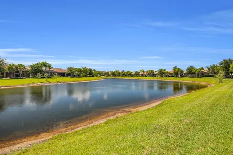 5040 Pendelton Square Vero Beach FL 32967