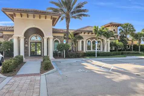 5040 Pendelton Square Vero Beach FL 32967