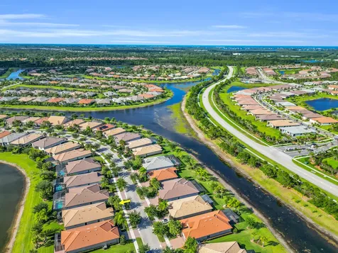 5040 Pendelton Square Vero Beach FL 32967