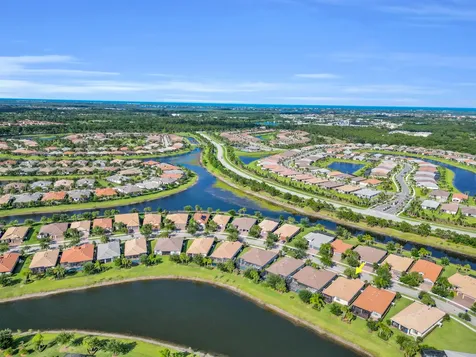 5040 Pendelton Square Vero Beach FL 32967