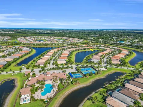 5040 Pendelton Square Vero Beach FL 32967