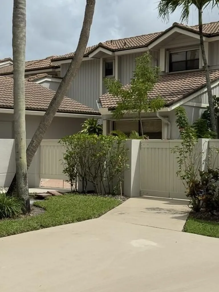 505 Prestwick Circle Palm Beach Gardens FL 33418